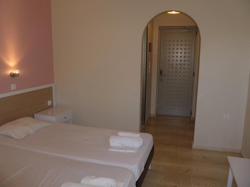 Costas & Chrysoula Aparthotel ปลาเกียส ภายนอก รูปภาพ