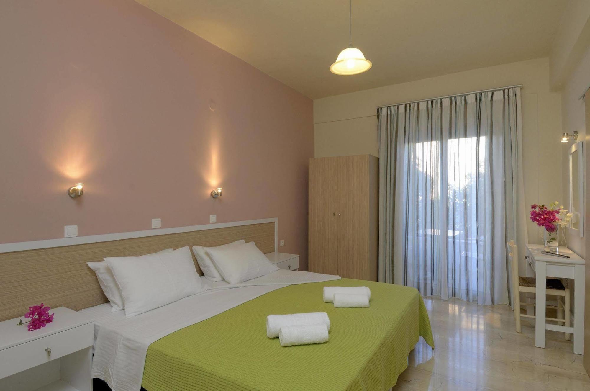 Costas & Chrysoula Aparthotel ปลาเกียส ภายนอก รูปภาพ