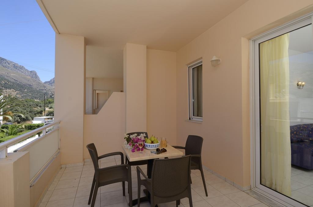 Costas & Chrysoula Aparthotel ปลาเกียส ภายนอก รูปภาพ